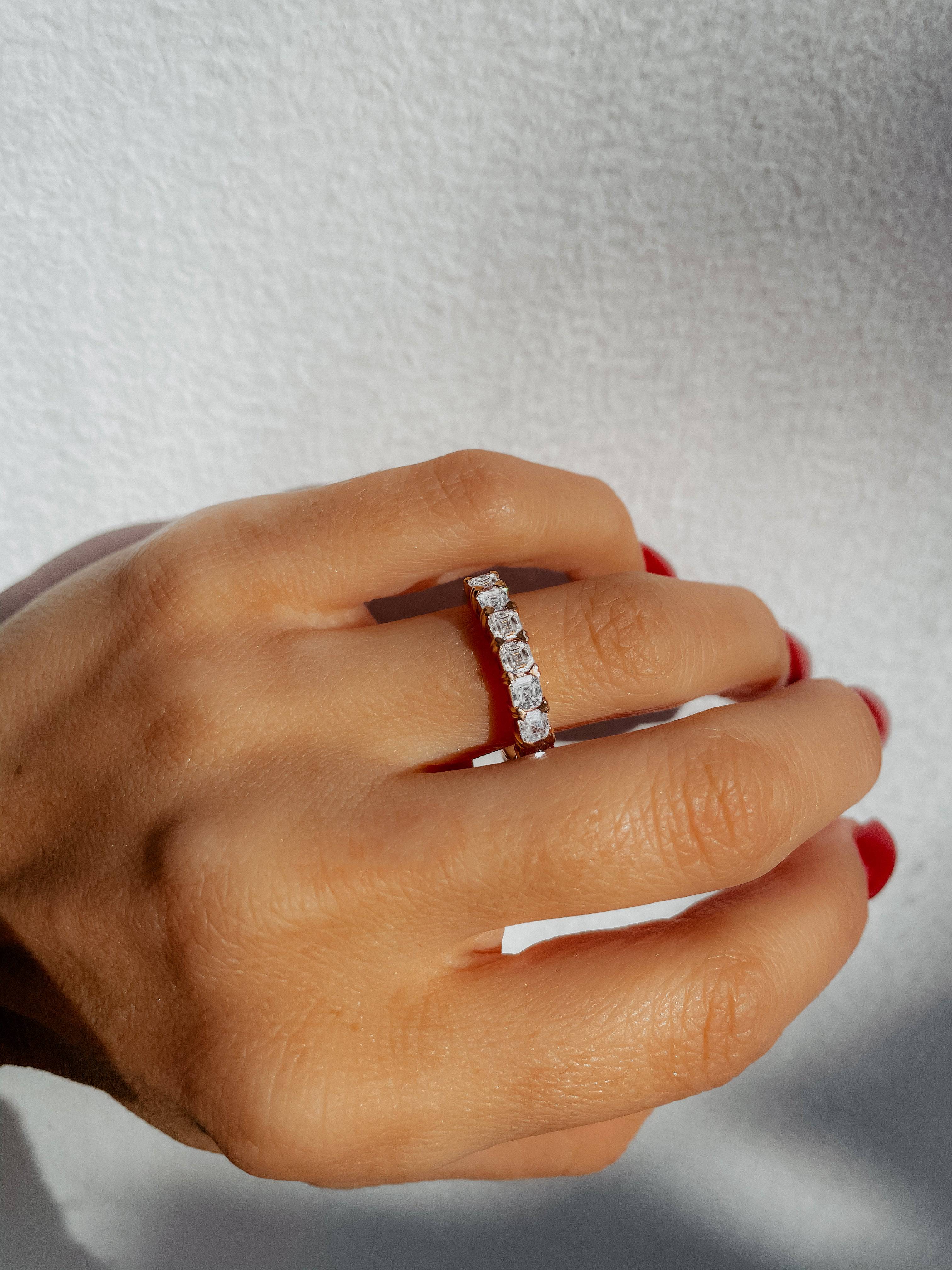 ASSCHER ETERNITY BAND - Image 3
