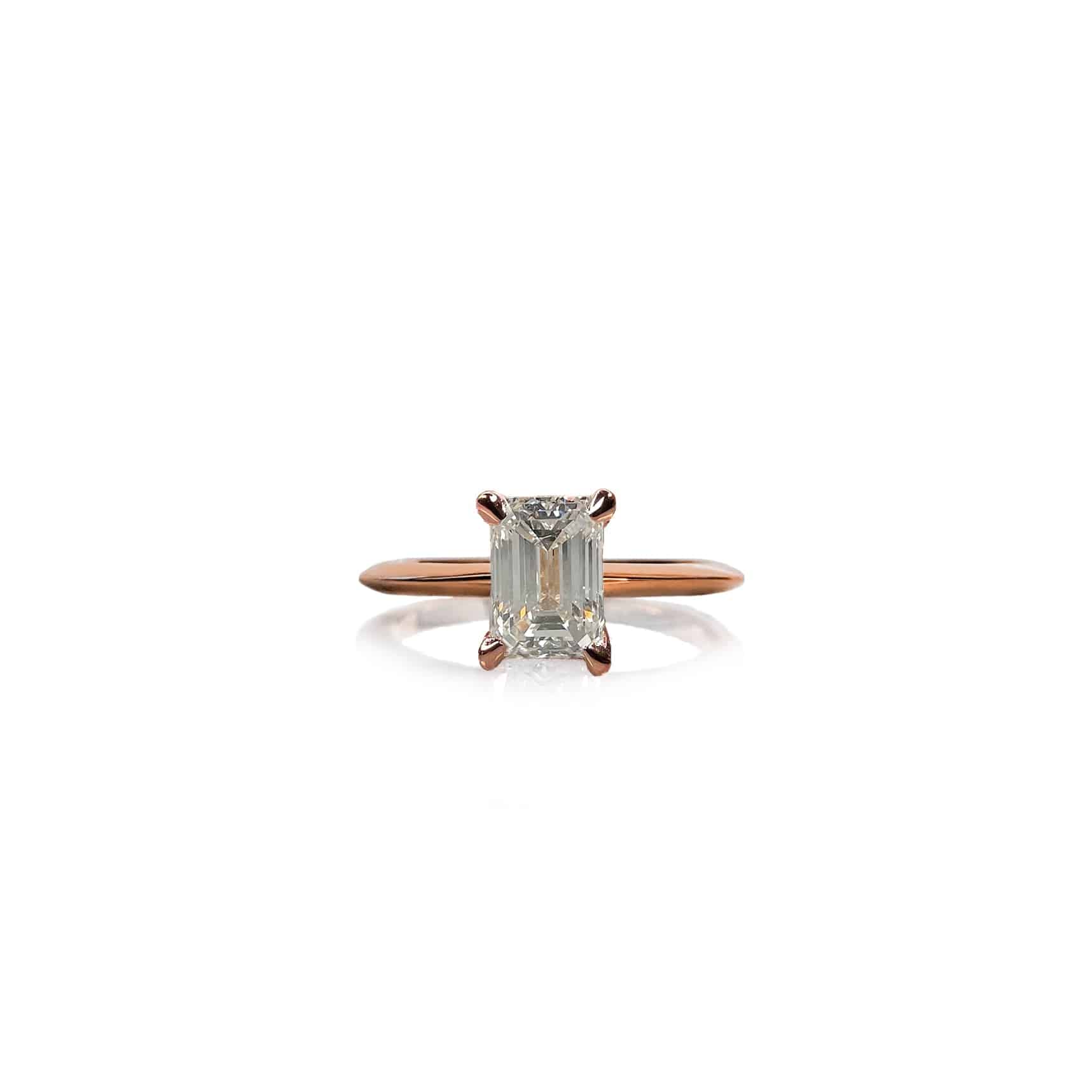 Emerald Elegance Ring - Image 3