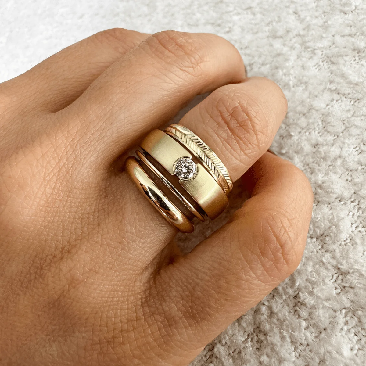 SEAMLESS SOLITAIRE RING - Image 3